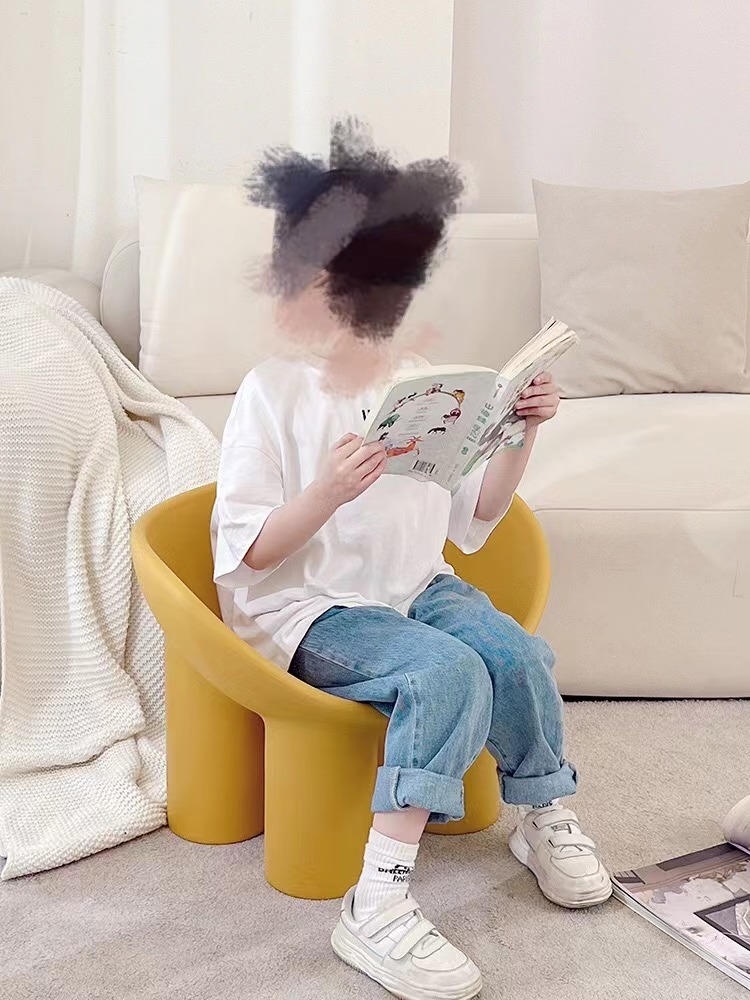 Kids Outdoor Chair - Roly เก้าอี้กลางแจ้งพร้อมเบาะพลาสติก PE สำหรับเด็กดีไซน์แบบนอร์ดิกทำจากพลาสติก PE เป็นมิตรกับสิ่งแวดล้อม