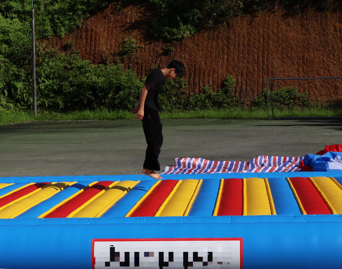 แผ่นรองกระโดดเป่าลมสำหรับยิม ฟ - Kids Outdoor Jump House บทวิจารณ์และราคา